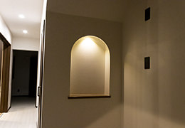 お好みの小物を照らしておしゃれに飾ってみてはいかがですか。